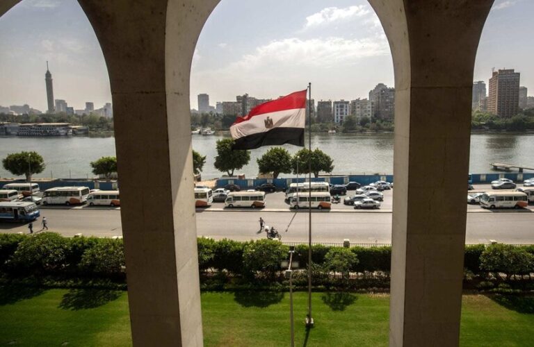 مصر تشكل غرفة عمليات لمتابعة التطورات في ليبيا.. وتوجه نداء لمواطنيها في مناطق التوتر