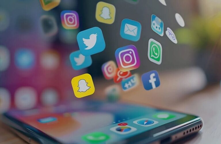 مصر تتجه لحظر استخدام الصغار لمواقع التواصل الاجتماعي 