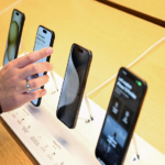 بعد خطوة الجمارك.. صناعة الهواتف تصدم المصريين بقرار جديد