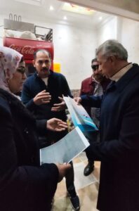 بعد تسمم حالتين .. رئيس حي الزهور يترأس حملة مفاجئة على احد المطاعم بمنطقة التعاونيات