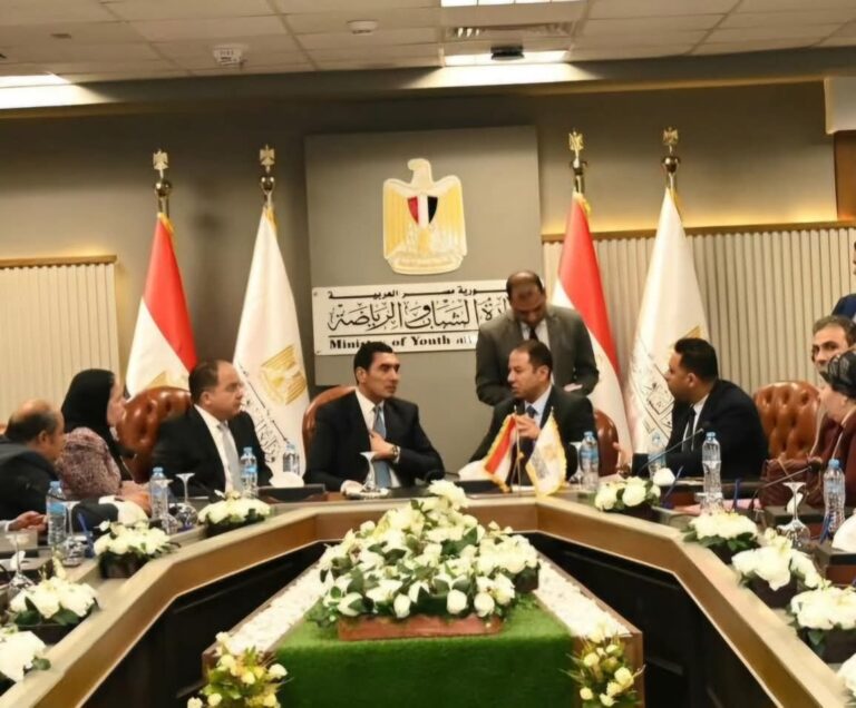 عمار ونواب بورسعيد يطالبون بسرعة العمل فى النادى المصرى