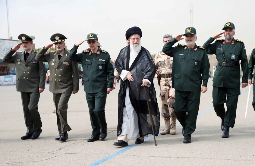 الحرس الثوري الإيراني: سنطلق بعد قليل أعنف عملياتنا الهجومية ضد إسرائيل والقواعد الأمريكية