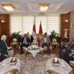 محافظ بورسعيد يبحث مع وفد وزارة الخارجية والتعاون الدولي سبل توسيع استفادة القطاع الخاص من منصة «حافز»