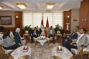 محافظ بورسعيد يبحث مع وفد وزارة الخارجية والتعاون الدولي سبل توسيع استفادة القطاع الخاص من منصة «حافز»