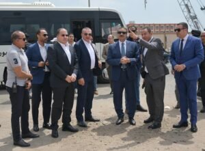 عمــــــار ومحافظ بورسعيد يبحثان مع رئيس صندوق التنمية الحضرية مقترحات تطوير المناطق السكنية وتوفير وحدات بديلة للعقارات الصادر لها قرارات إزالة